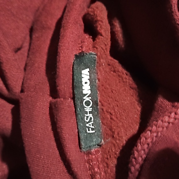 Fashion Nova Maroon Sweatshirt Hoodie size Medium - Picture 4 of 5